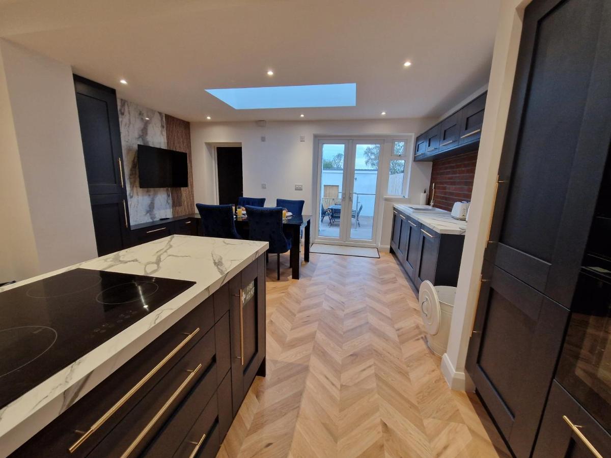 3 Bedroom Stylish Home Merthyr ميرثير تيدفيل المظهر الخارجي الصورة